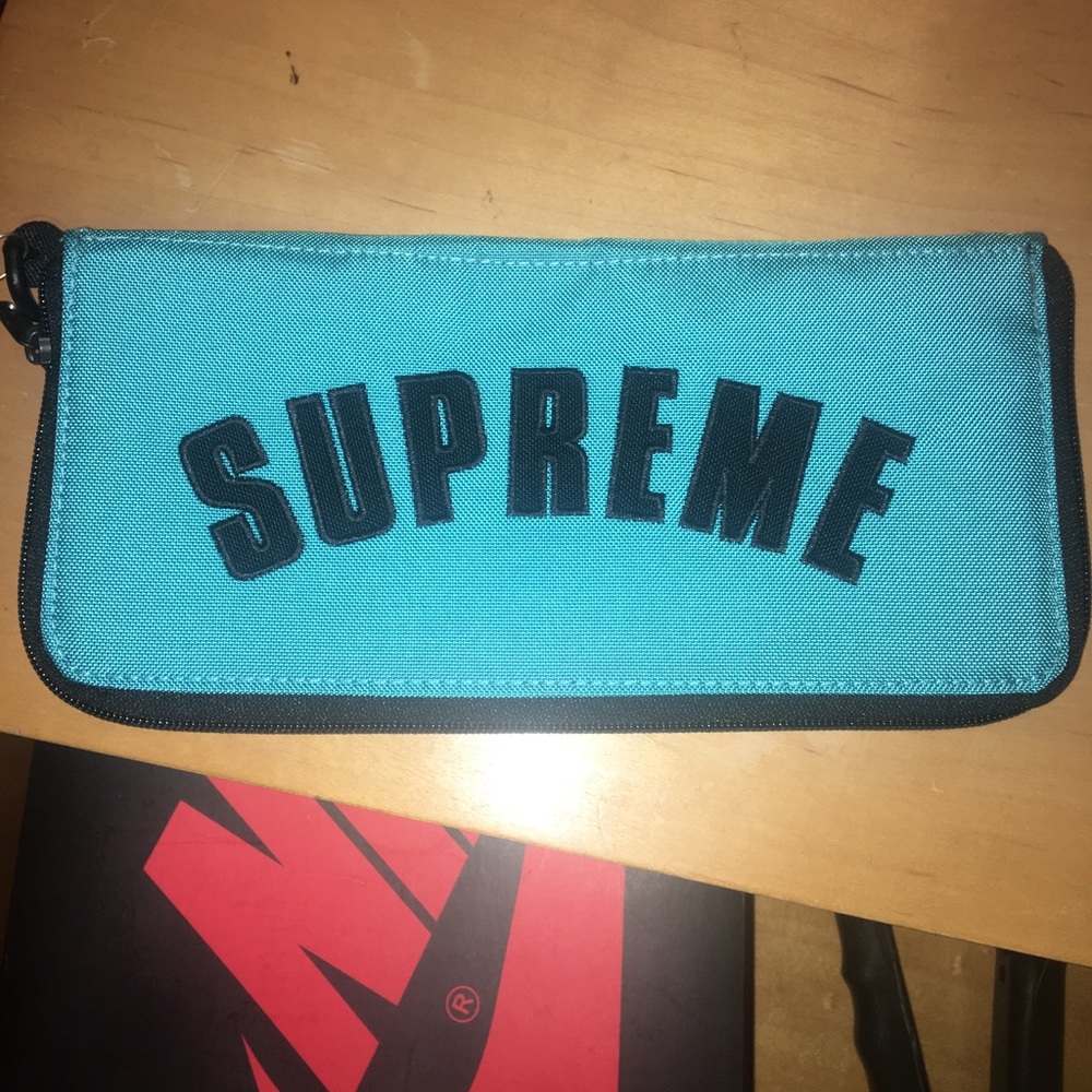 Supreme x the north face organizer